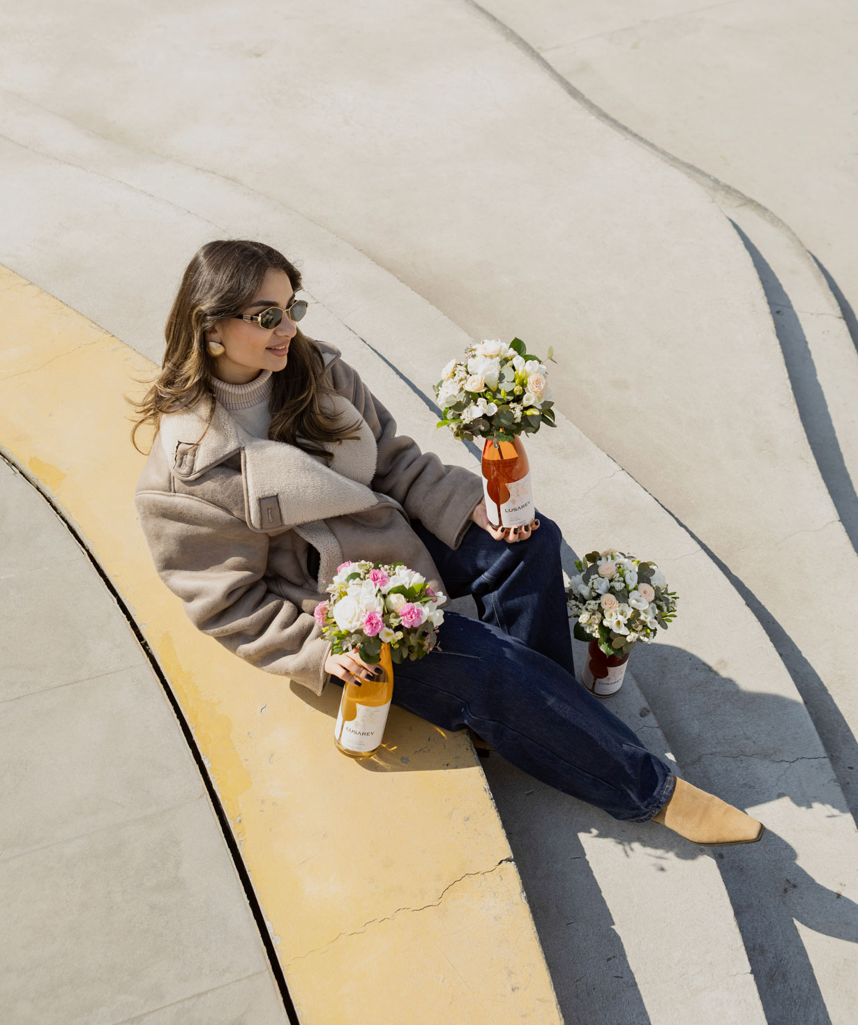 Կոմպոզիցիա «Lusarev Wines» Գինով և ծաղիկներով