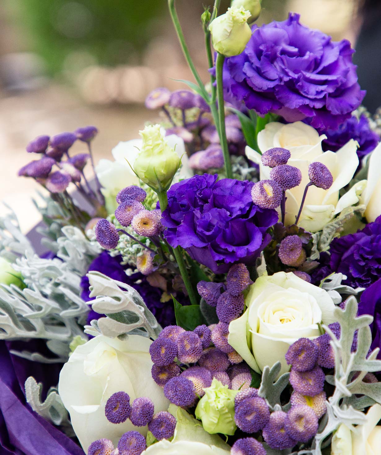 Bouquet «Mitaka» with roses and lisianthuses