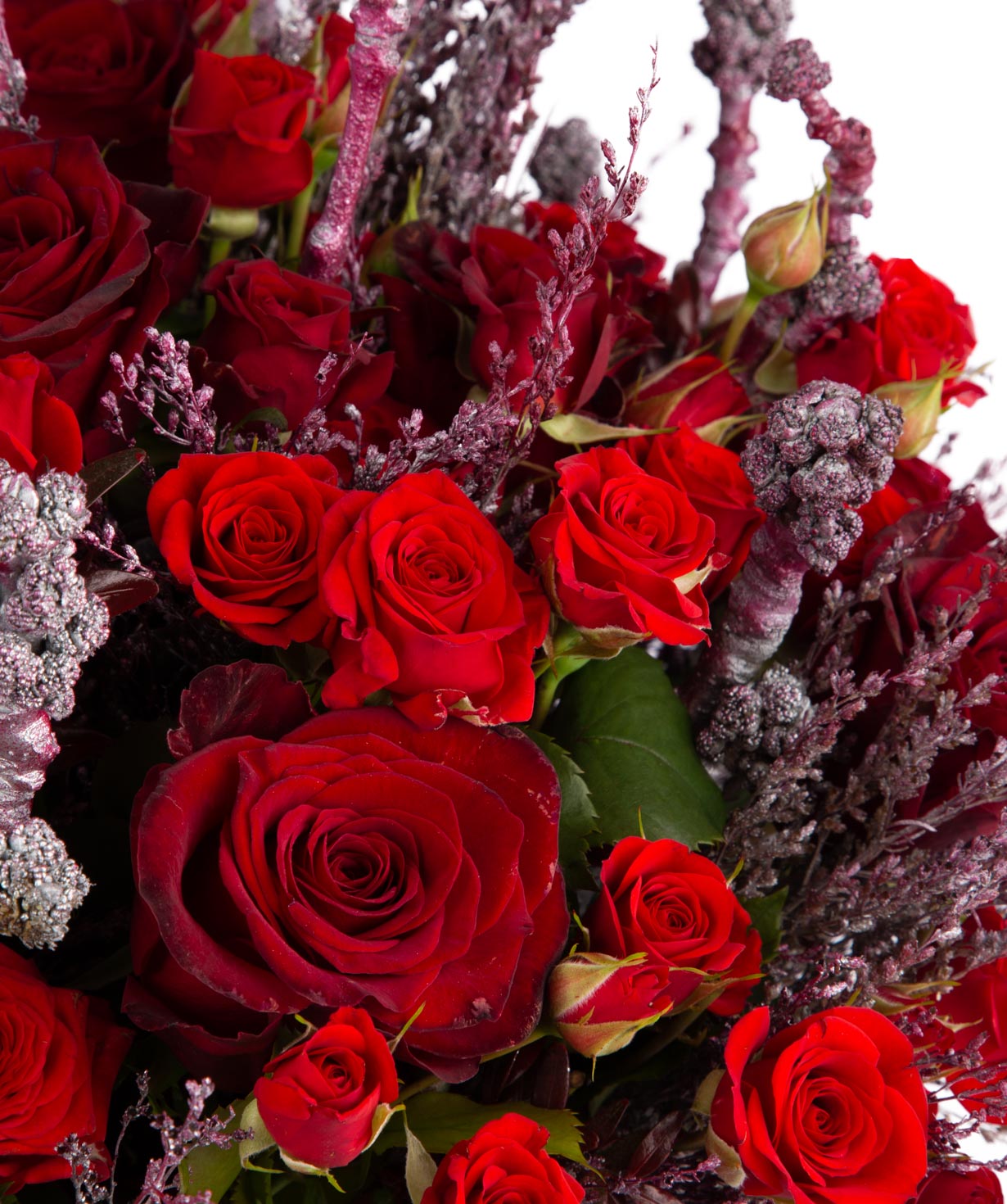 Կոմպոզիցիա «Սկիո» վարդերով և չորածաղիկներով