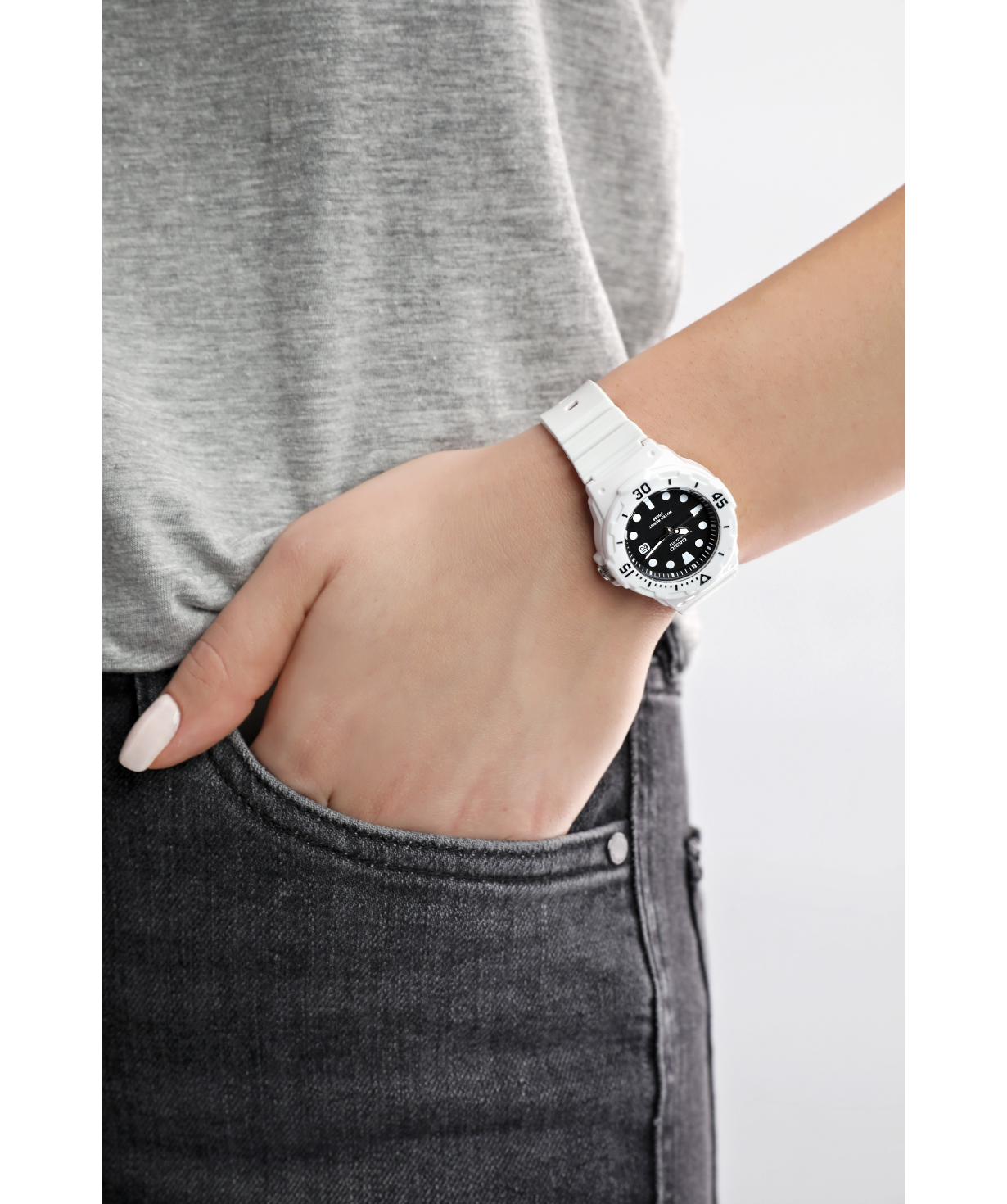 Wristwatch `Casio` LRW-200H-1EVDF
