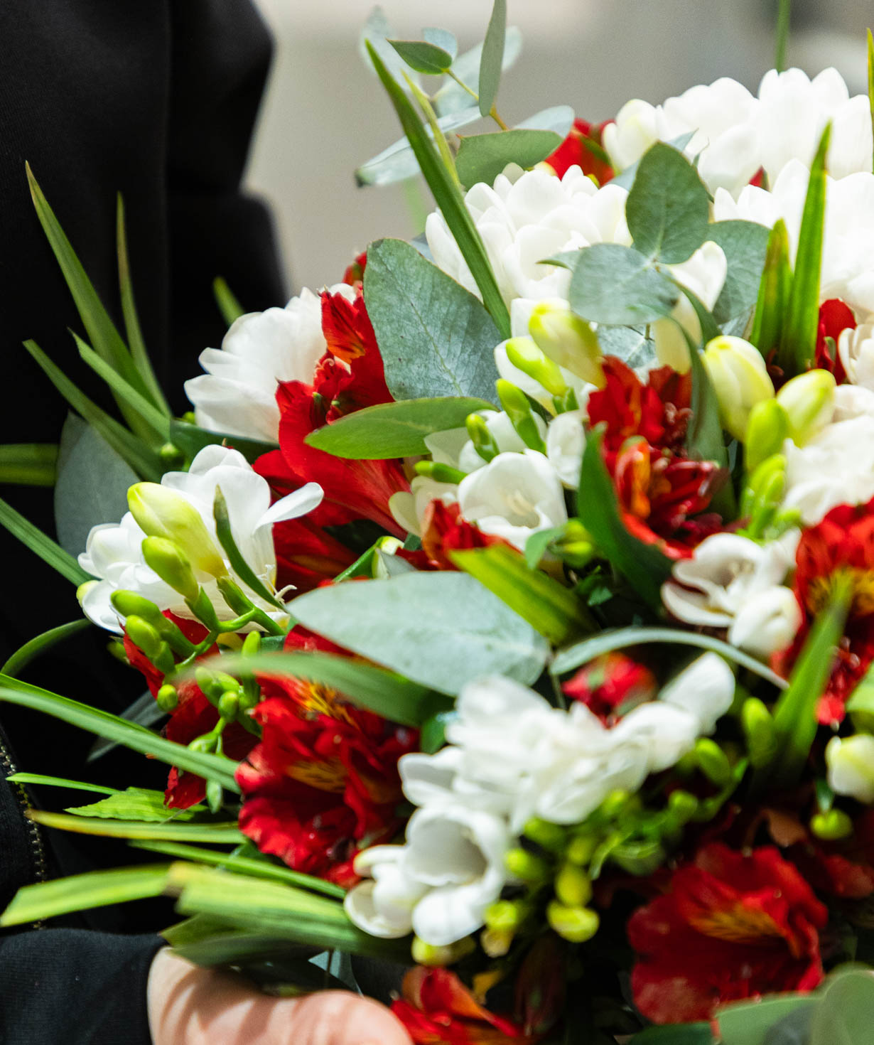 Ծաղկեփունջ «Eure» ալստրոմերիաներով և ֆրեզիաներով