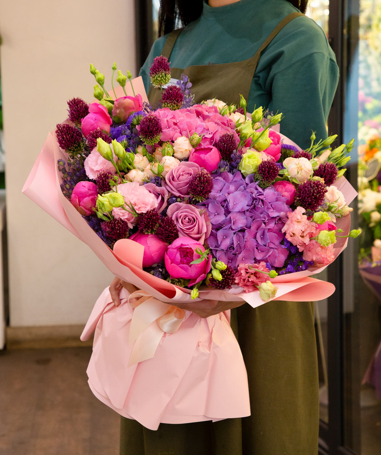 Bouquet ''Maras'' with roses and hortensia