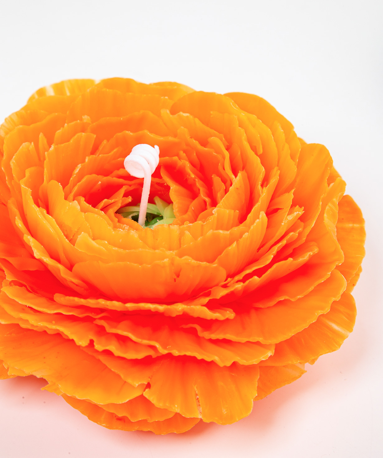 Ranunculus «mom» candle made of beeswax
