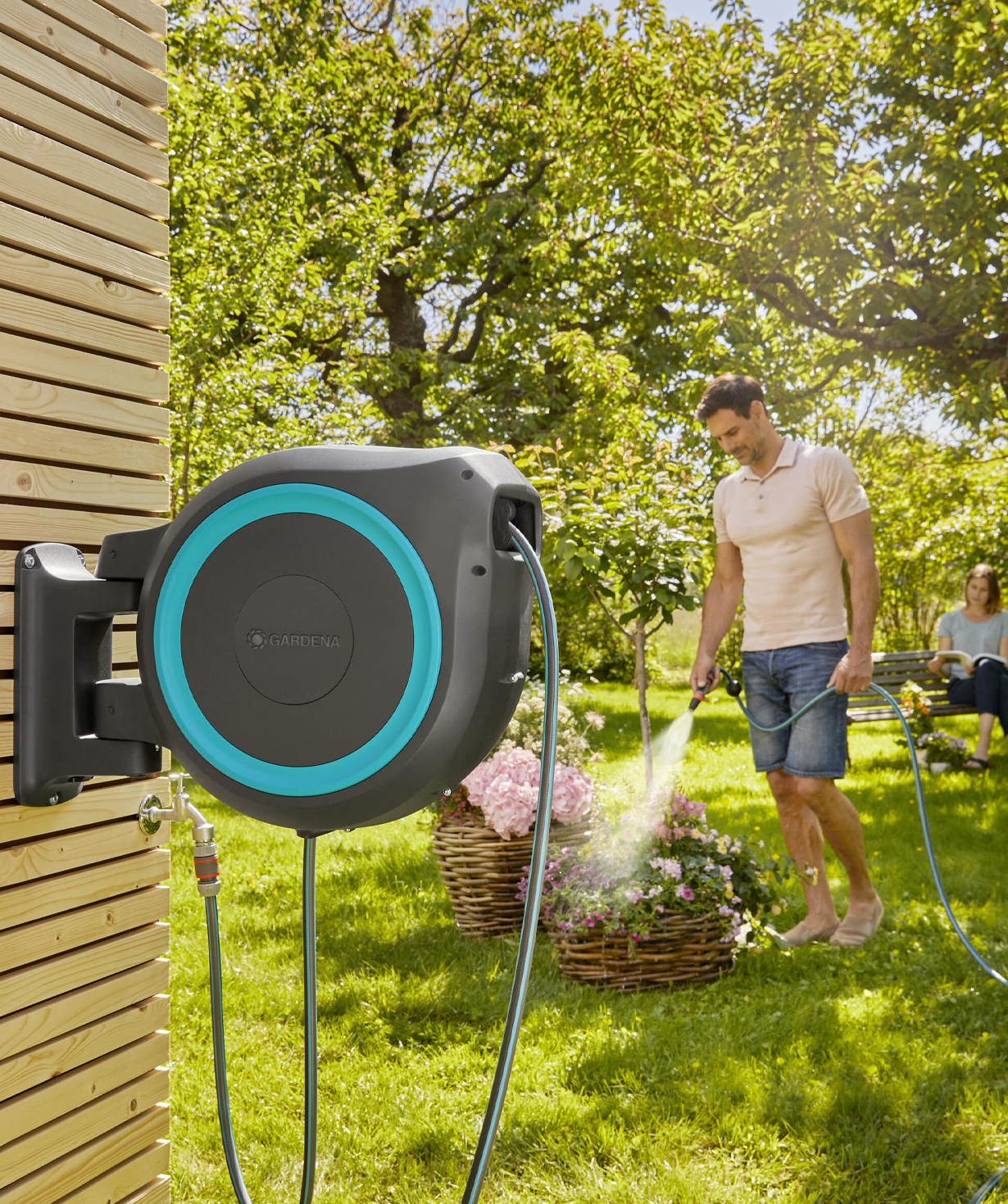 Automatic wall mount «Gardena» RollUp, with 35m hose, nozzle, and connector