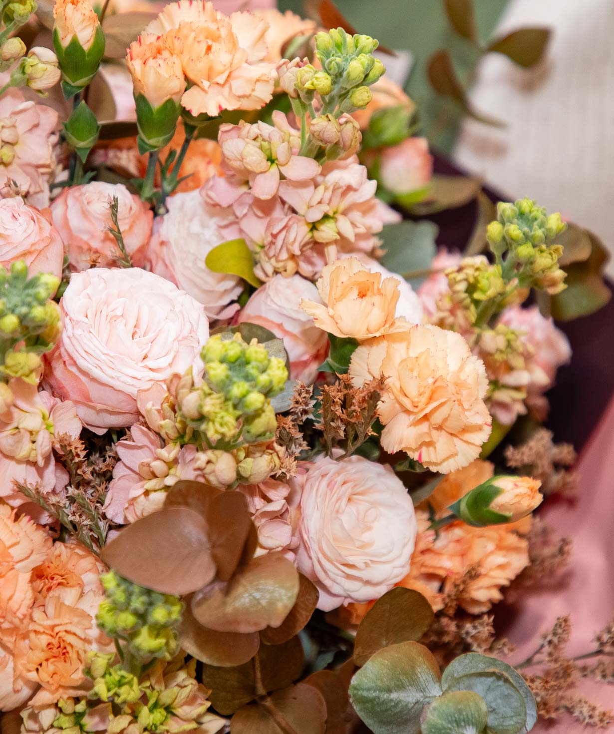 Bouquet «Nauru» with roses and dianthus