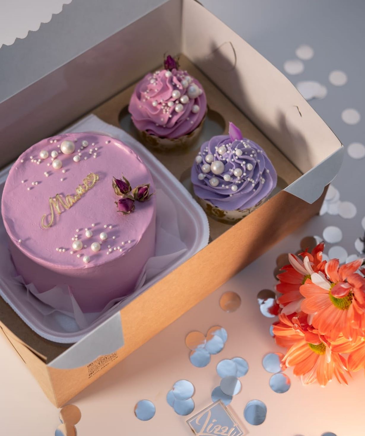 Bento cake and cupcakes «Lizzi Cakes» Mama
