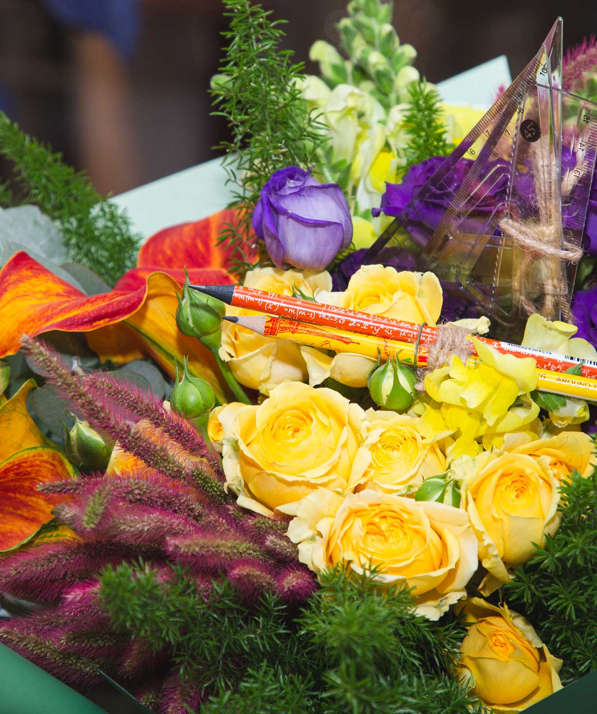 Букет «Бернрид» с розами и каллами