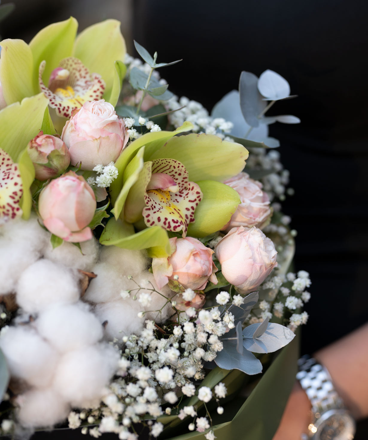 Bouquet «Conills» with spray roses and orchids