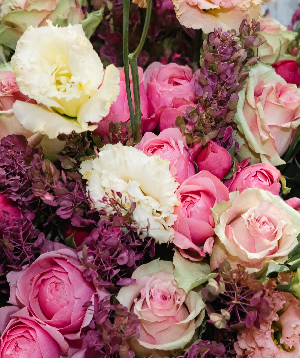 Bouquet «Altenstadt» with roses and lisianthus