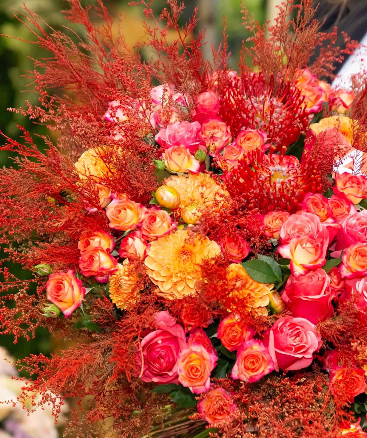 Bouquet «Gomera» with roses and dahlias
