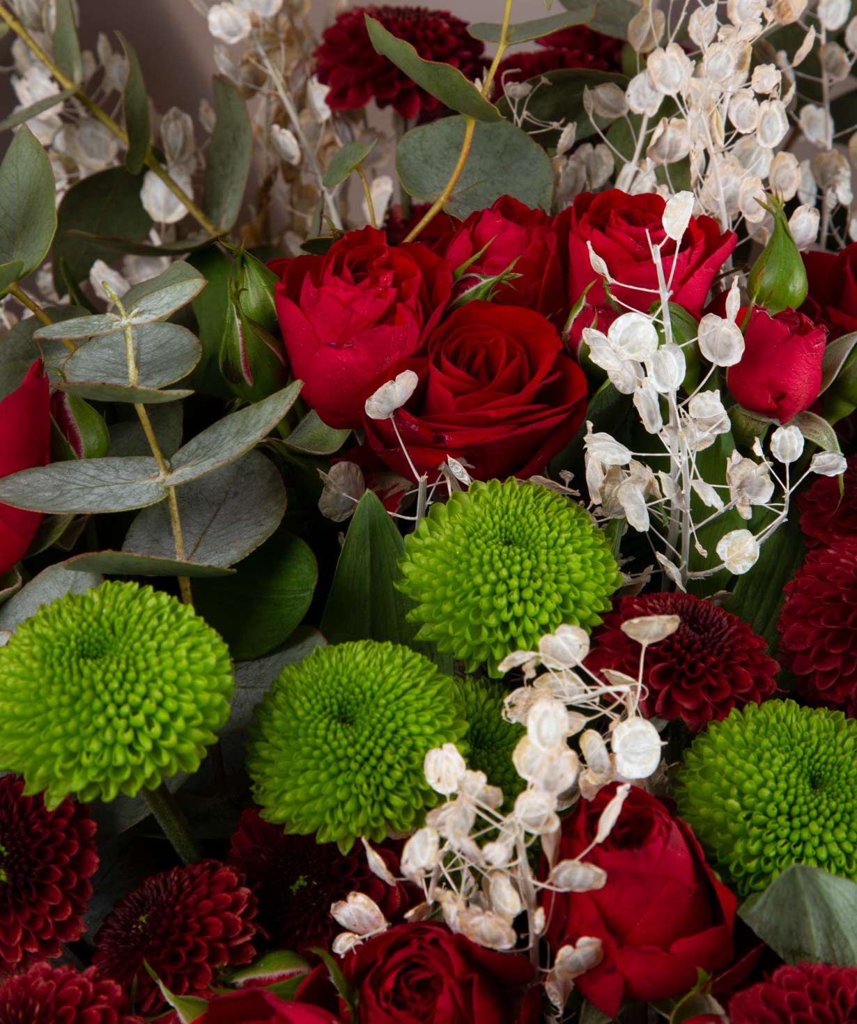 Ծաղկեփունջ «Լամու» փնջային վարդերով և քրիզանթեմներով