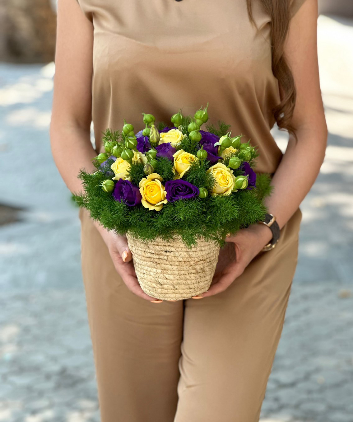 Composition «Ainring» with spray flowers and lisianthus
