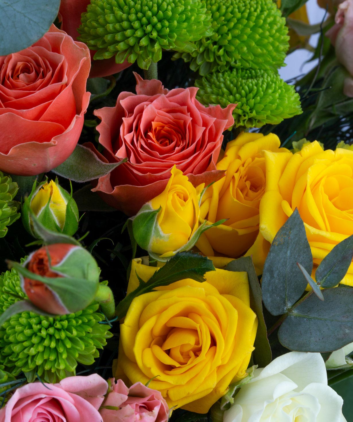 Bouquet `Ensenada` with roses