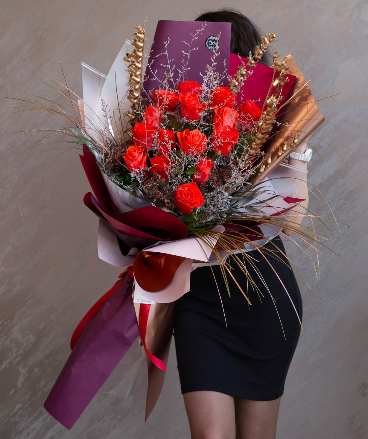 Bouquet `Paintsville` with roses and dry flowers