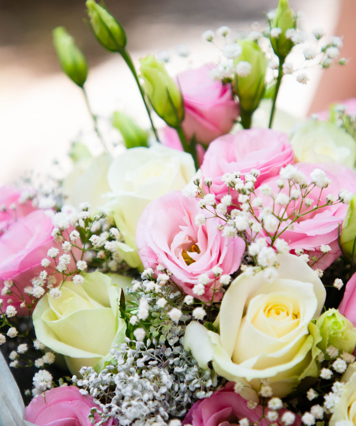 Bouquet «Kadoma» with roses and lisianthuses