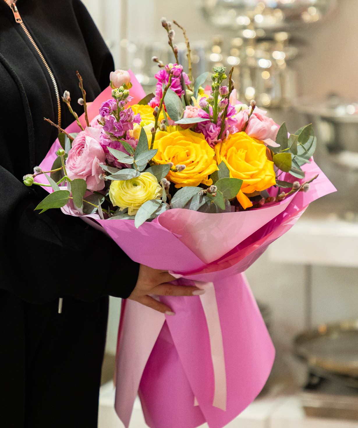 Букет «Baize» с розами и лютиками