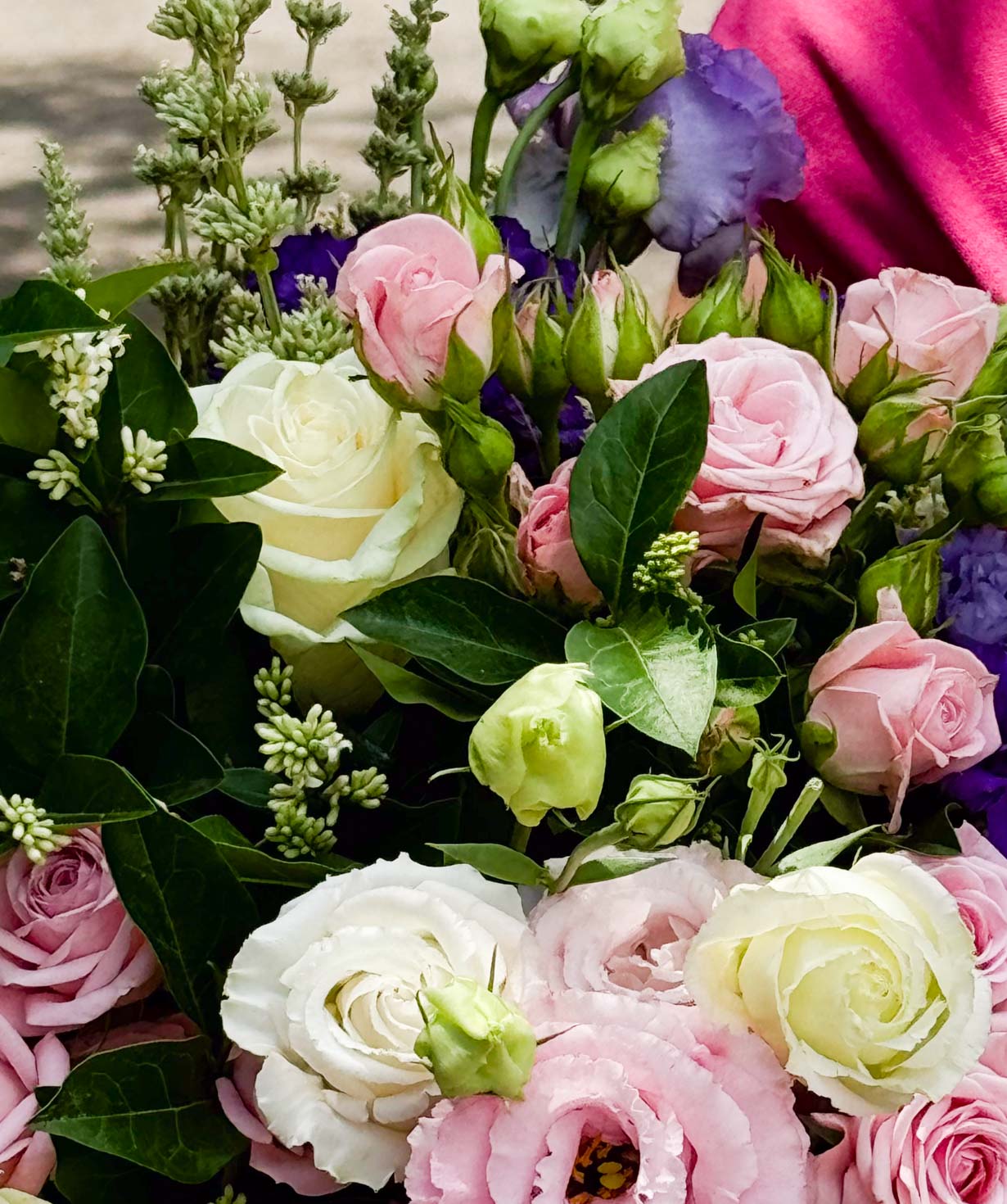 Bouquet «Altötting» with roses and lisianthus