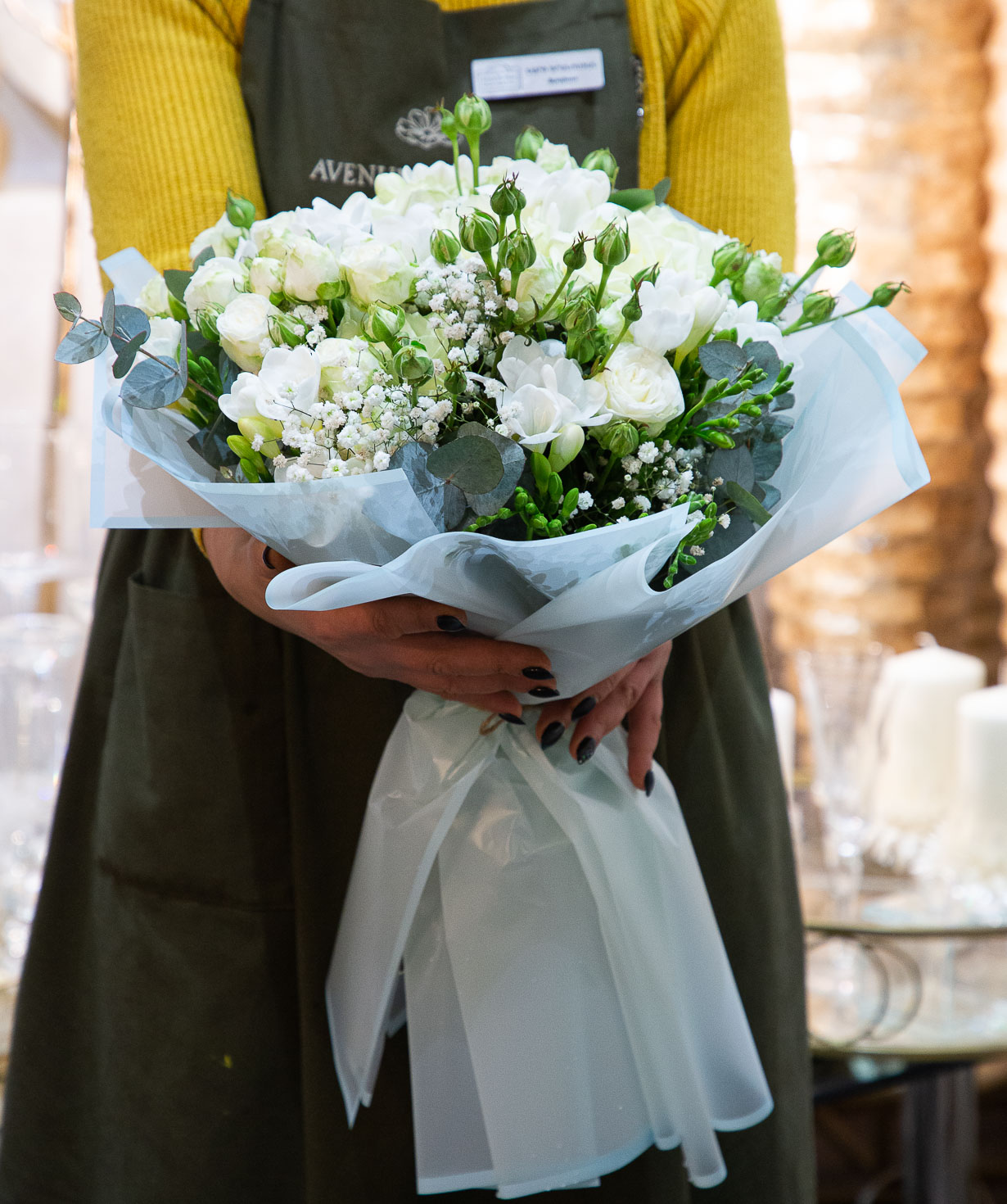 Букет ''Аспен'' из кустовых роз и фрезий