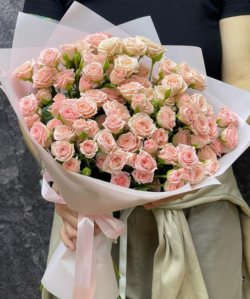 Moscow. bouquet with roses №040