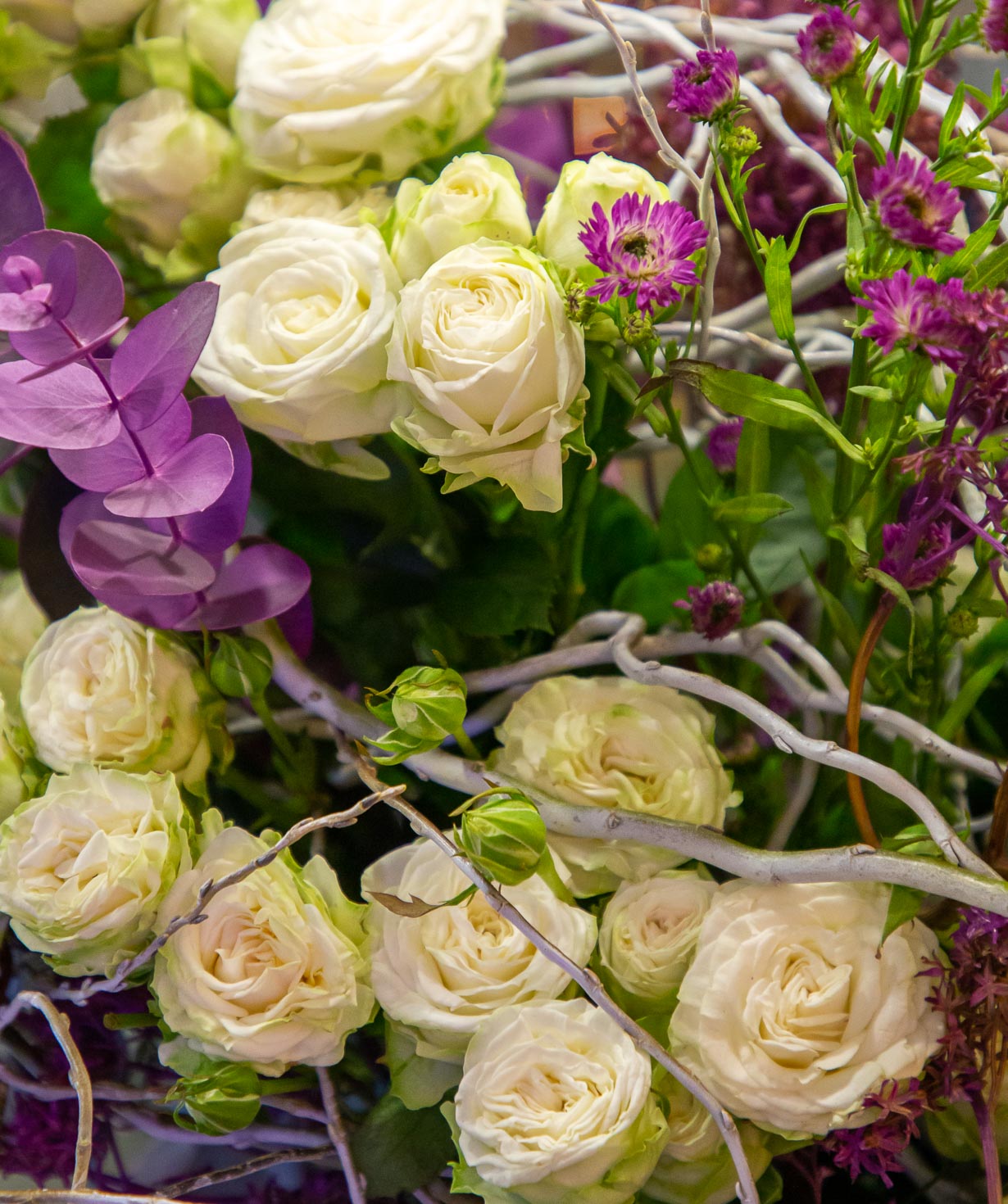 Bouquet `Orpi` with spray roses