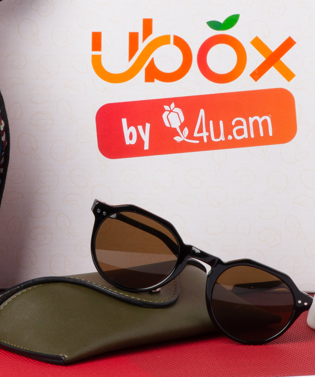 Gift box `Ubox` modern Armenian lady
