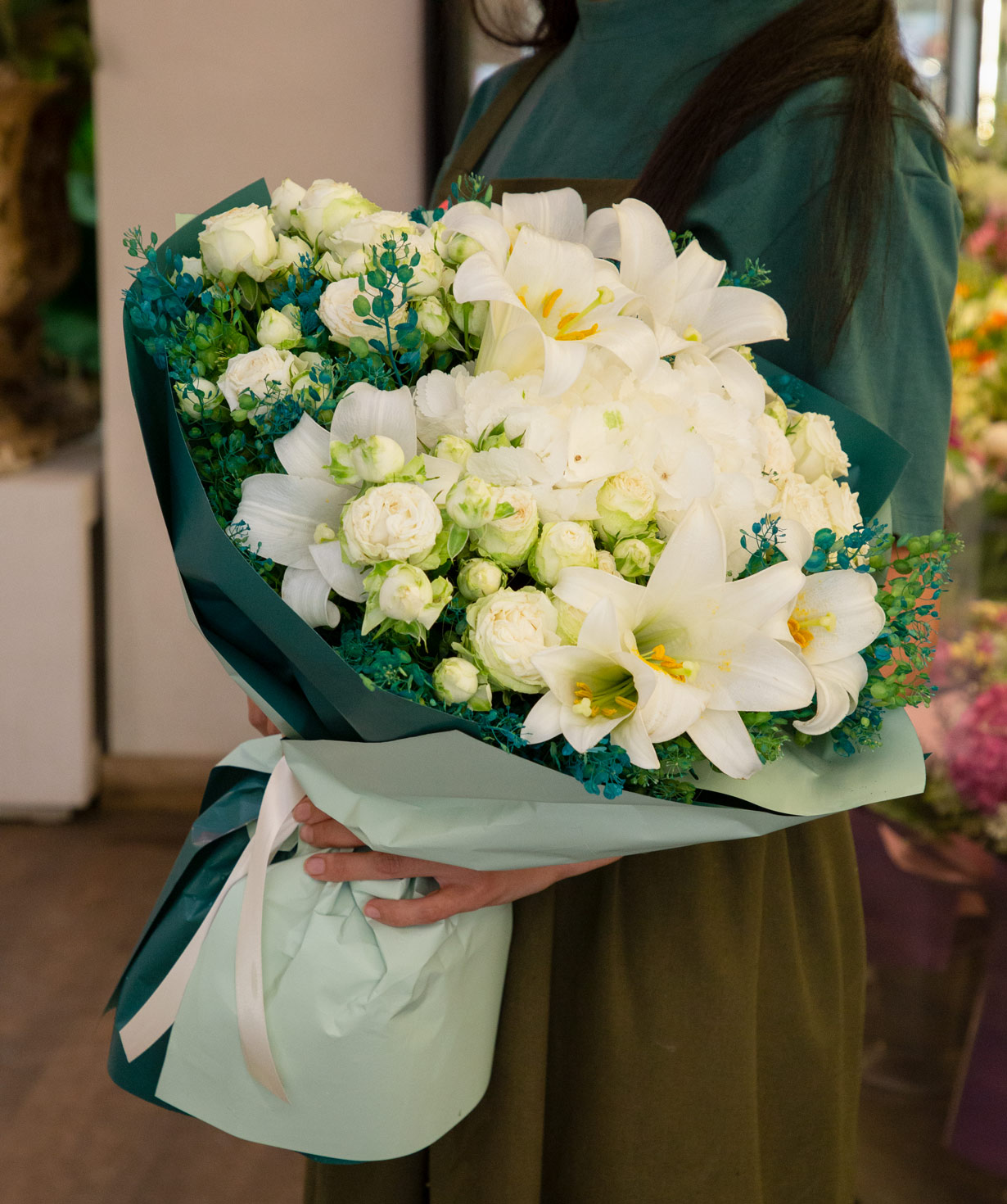 Bouquet ''Idrija'' with lilies and spray roses
