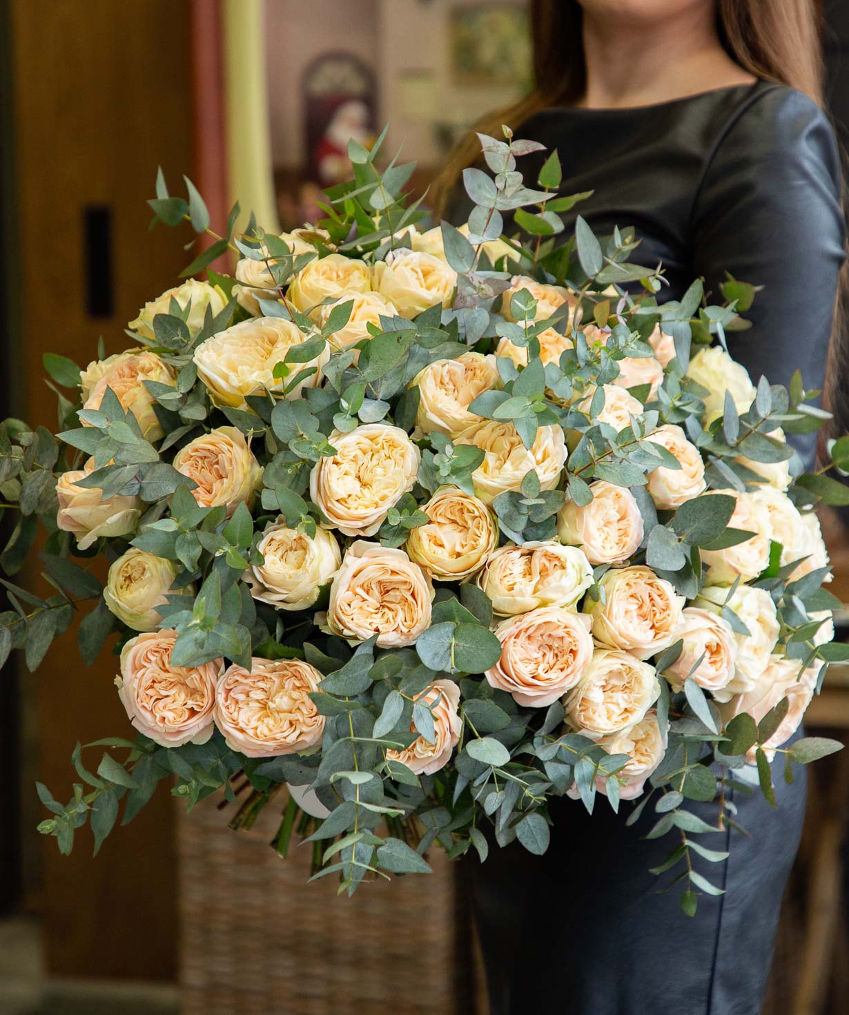 Ծաղկեփունջ «Գրենխեն» պիոնանման վարդերով