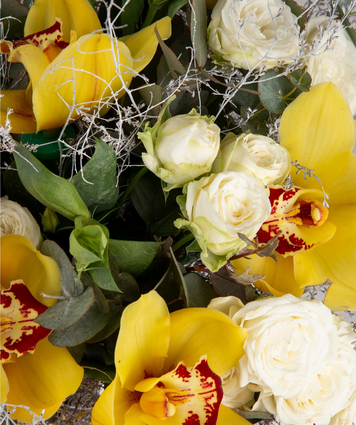 Букет ''Рафаэль'' с орхидеями и розами