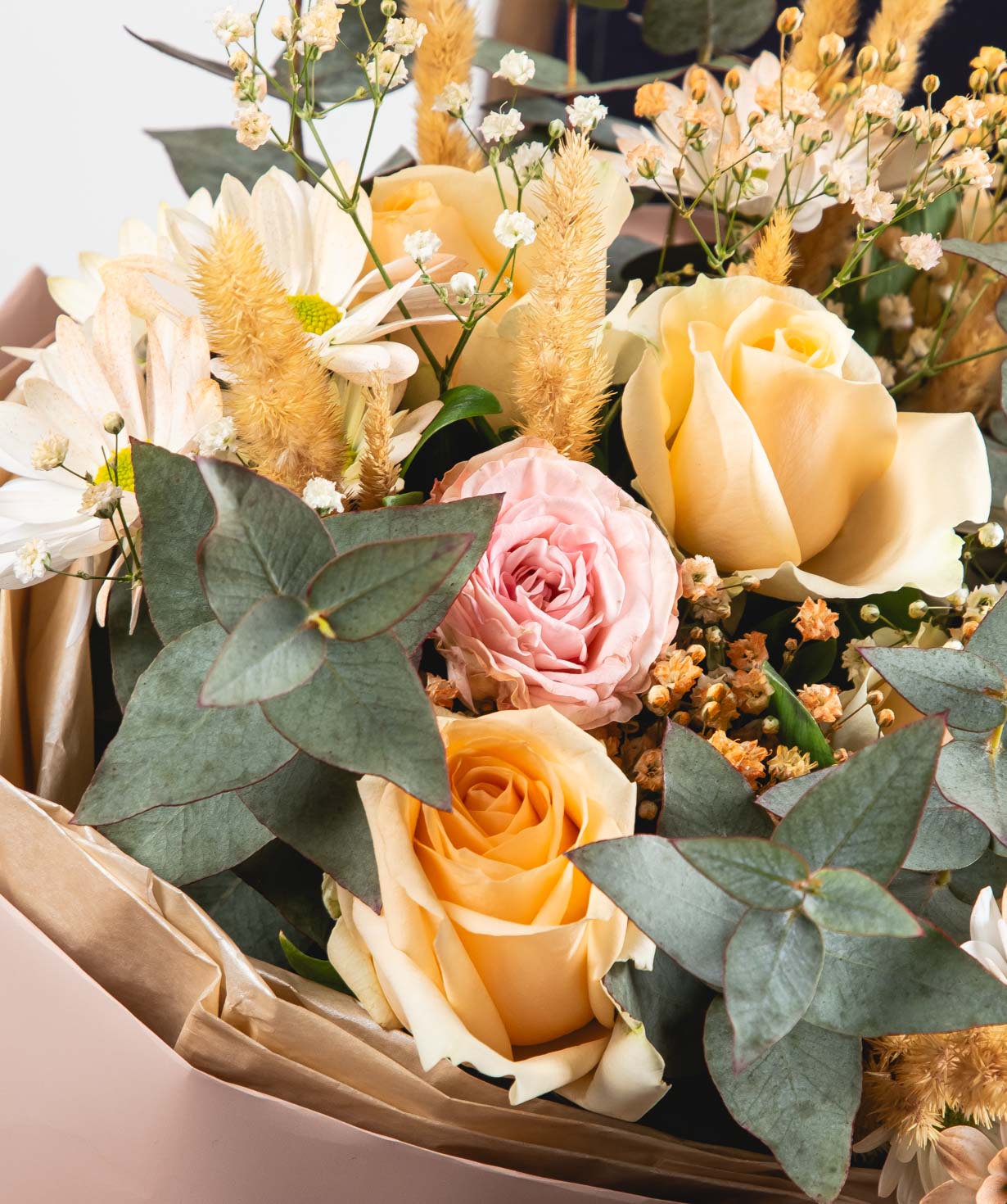 Букет «Марадо» с розами и хризантемами
