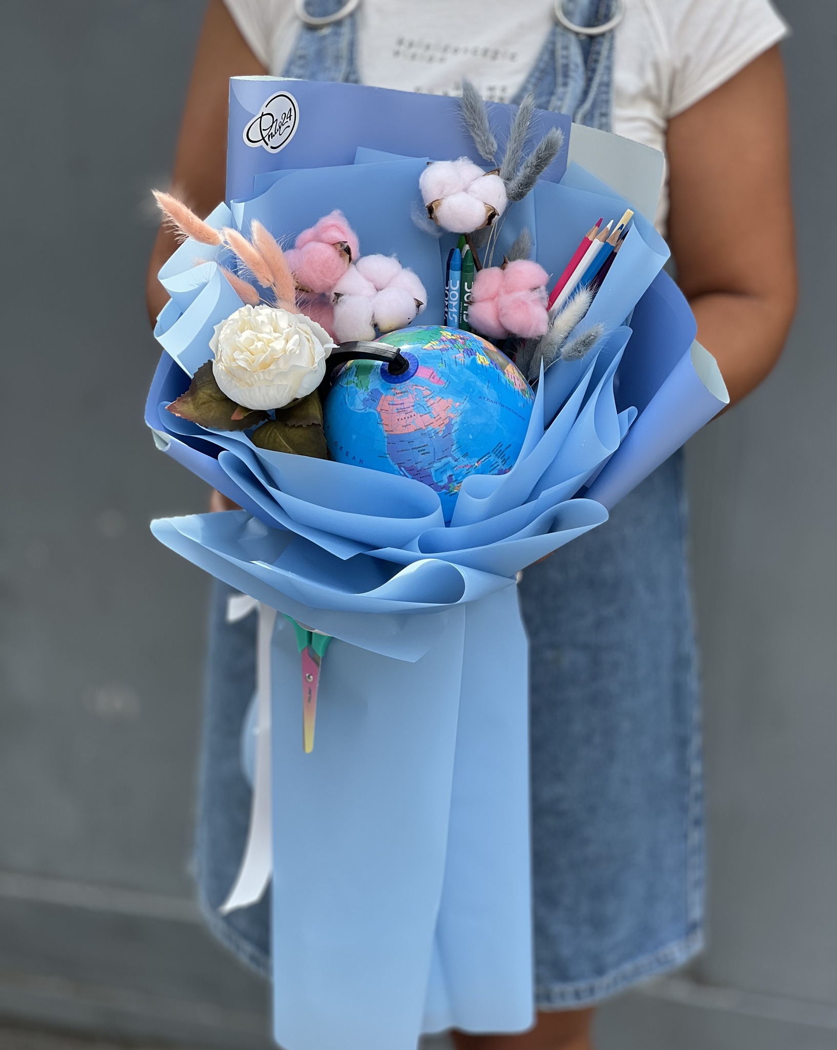 Ծաղկային կոմպոզիցիա «Punj» դպրոցական №42