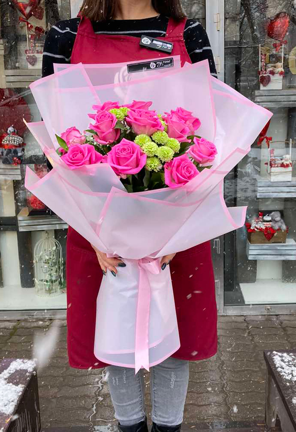 Bouquet `Kilia` with roses with chrysanthemums
