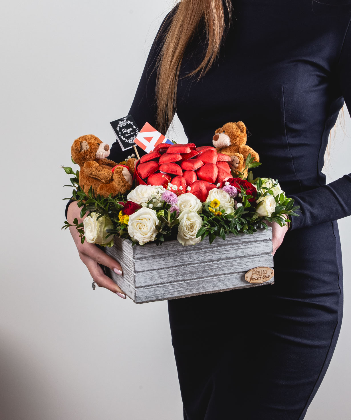 Composition «Malpelo» with spray roses and candies