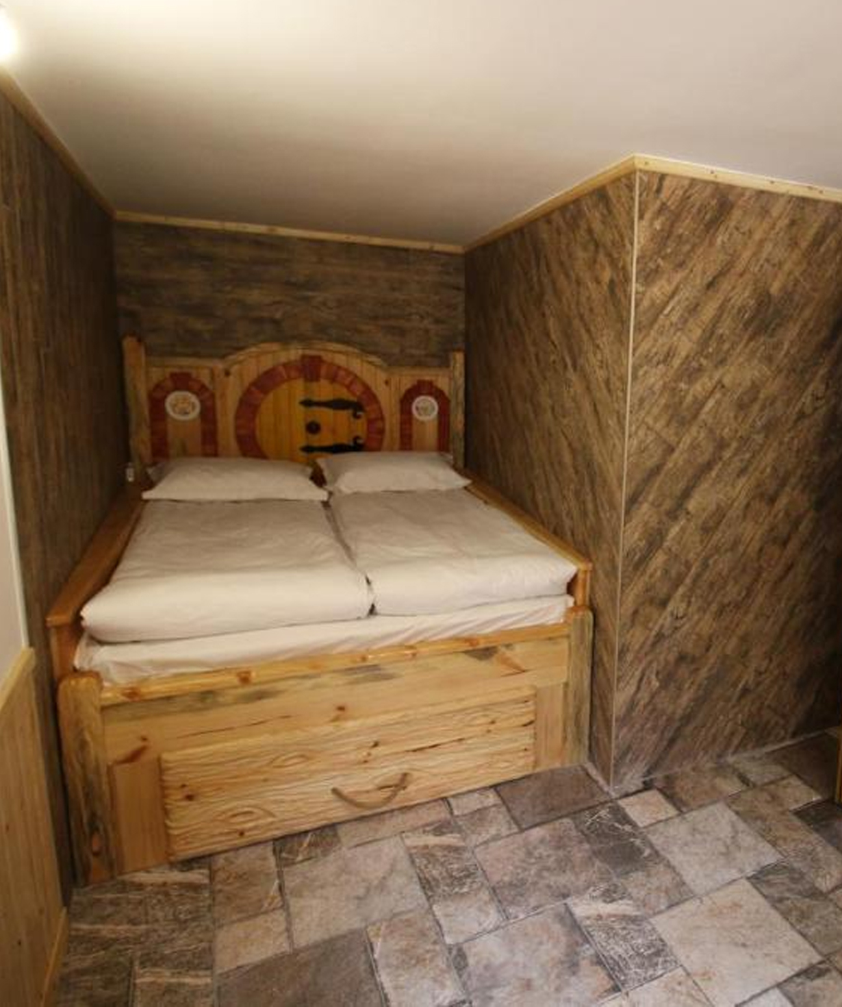 Rest in «Cozy House» hotel, for 5 people, 1 day