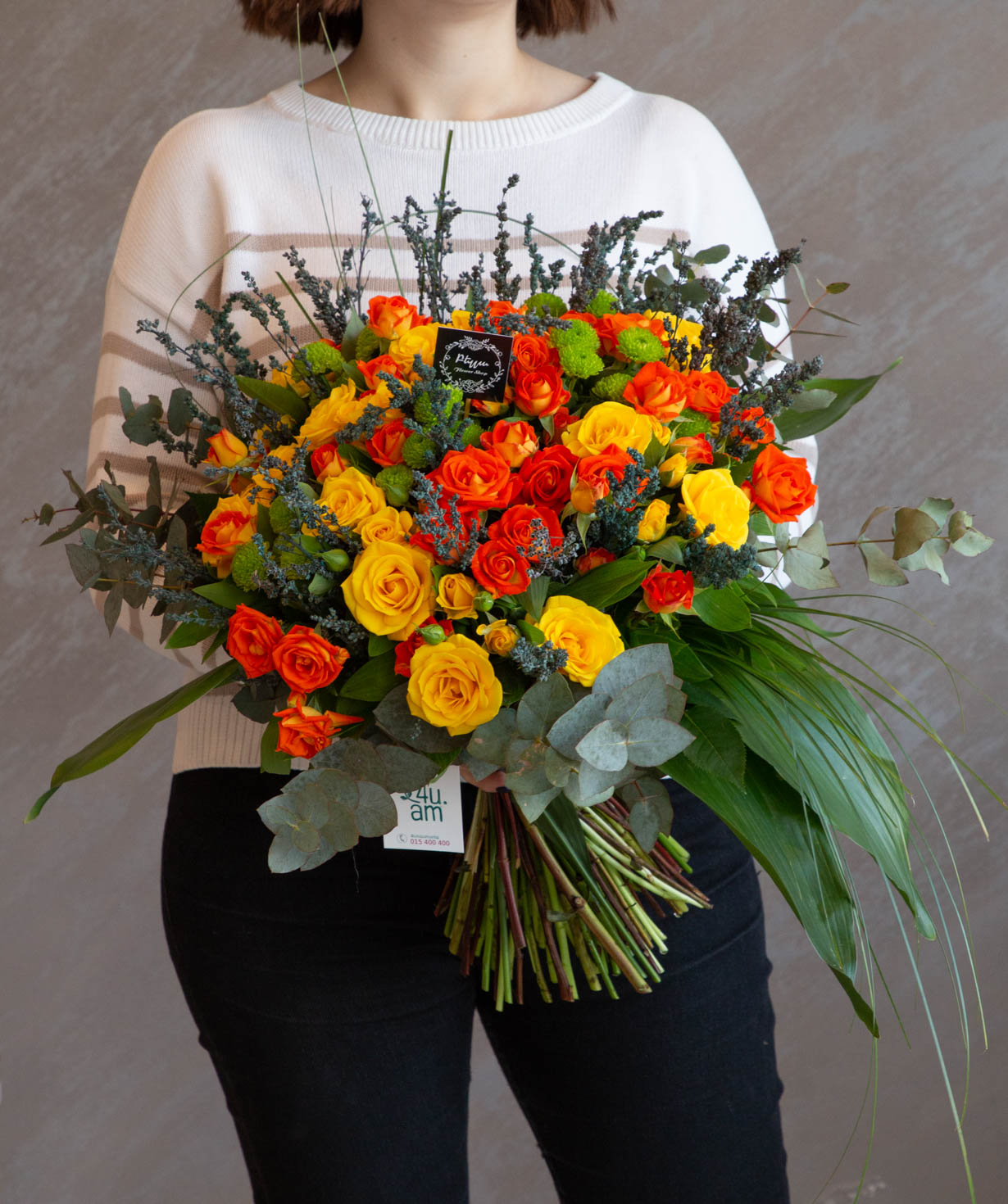 Bouquet `La Louvière` with roses and chrysanthemums