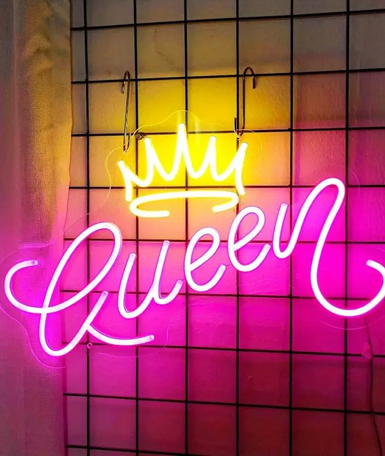 Neon light «Gift Store» Queen №174