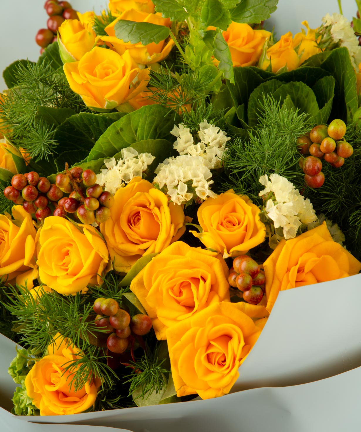 Ծաղկեփունջ «Մառաչի» փնջային վարդերով և լիմոնիումներով