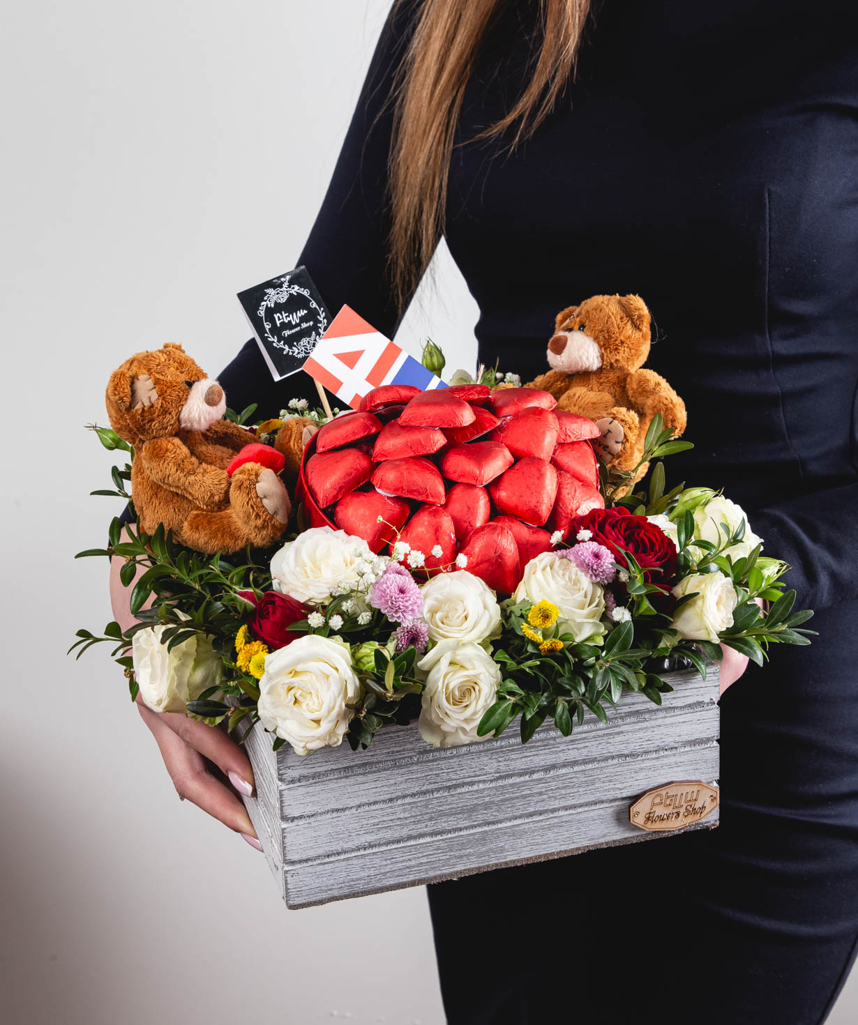 Composition «Malpelo» with spray roses and candies