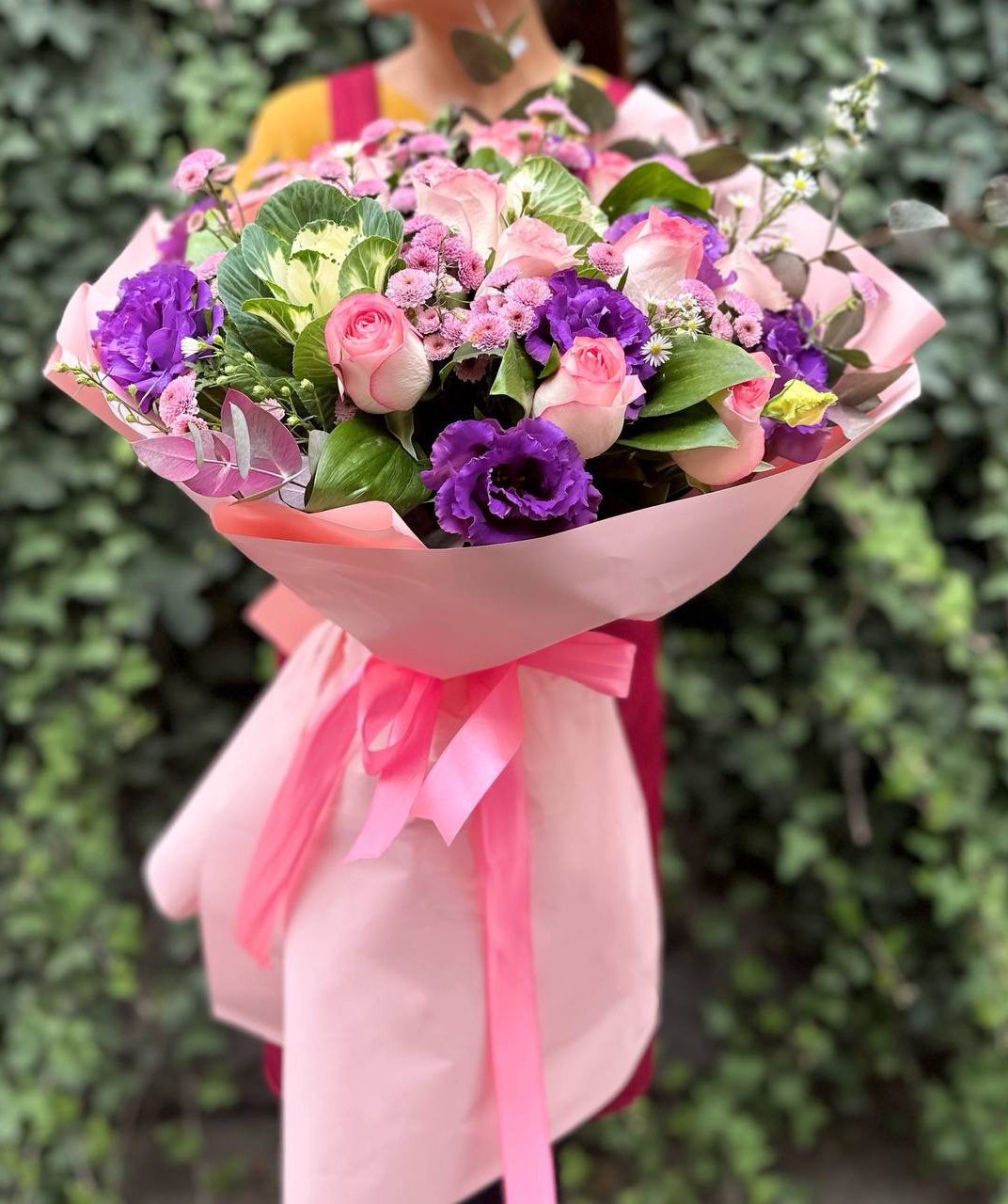 Bouquet ''Daytona'' with roses and lisianthus