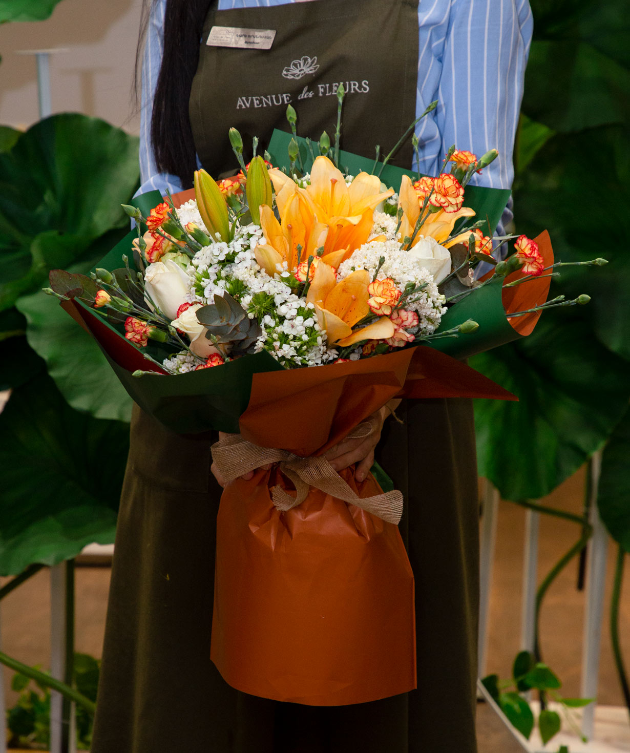 Bouquet ''Alfortville'' with lilies and eucalyptus