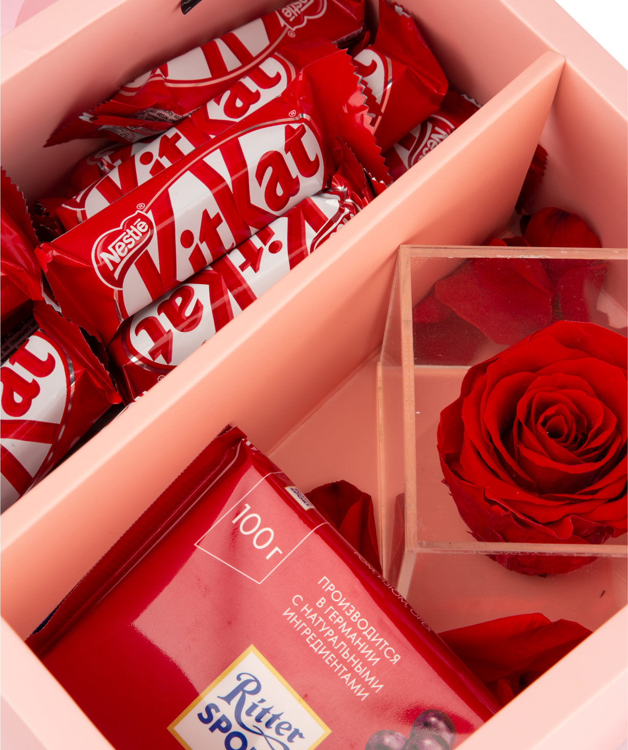 Подарочная коробка `EM Flowers` с вечной розой и конфетами