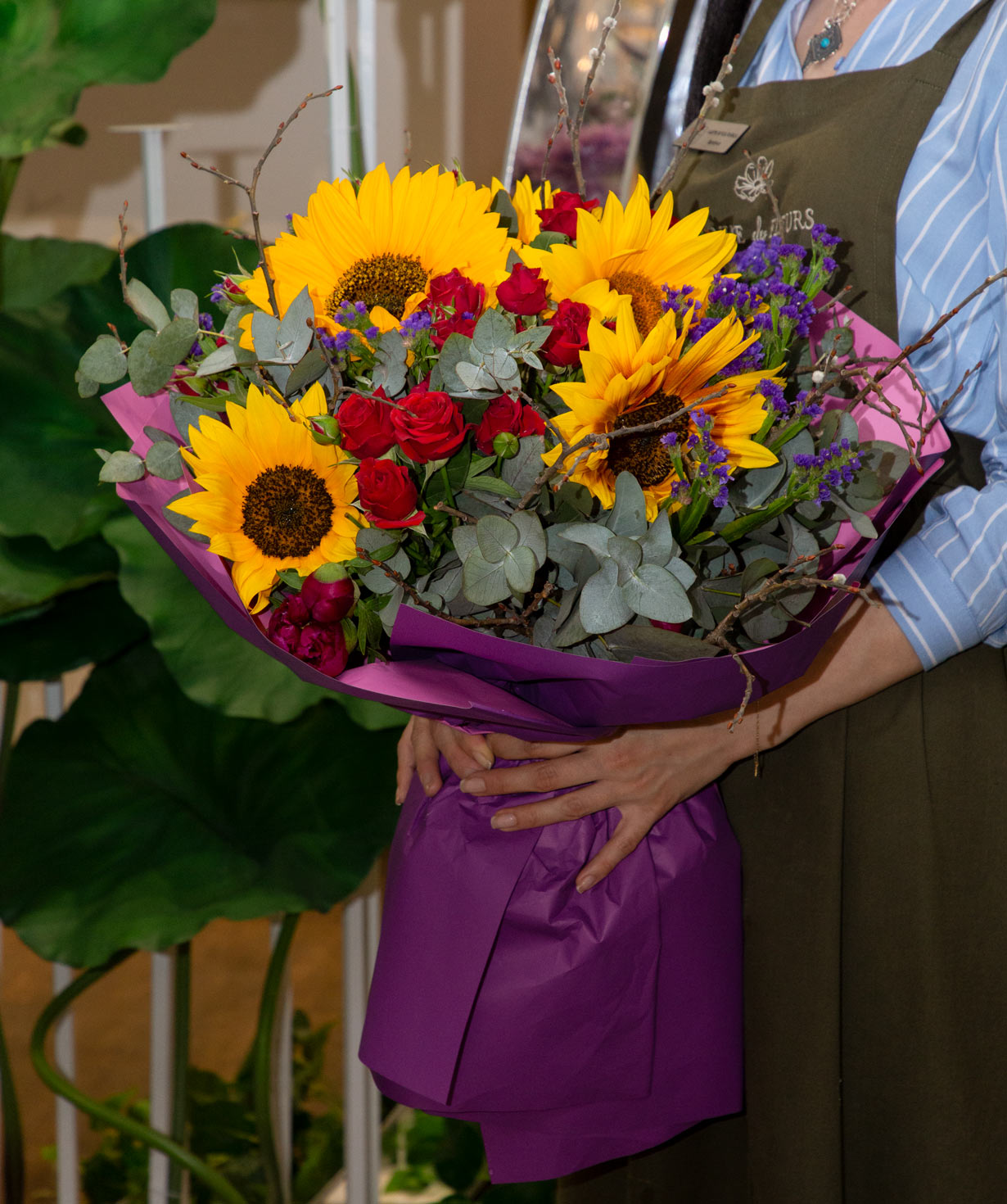 Bouquet ''Andeville'' with sunflowers and peonies