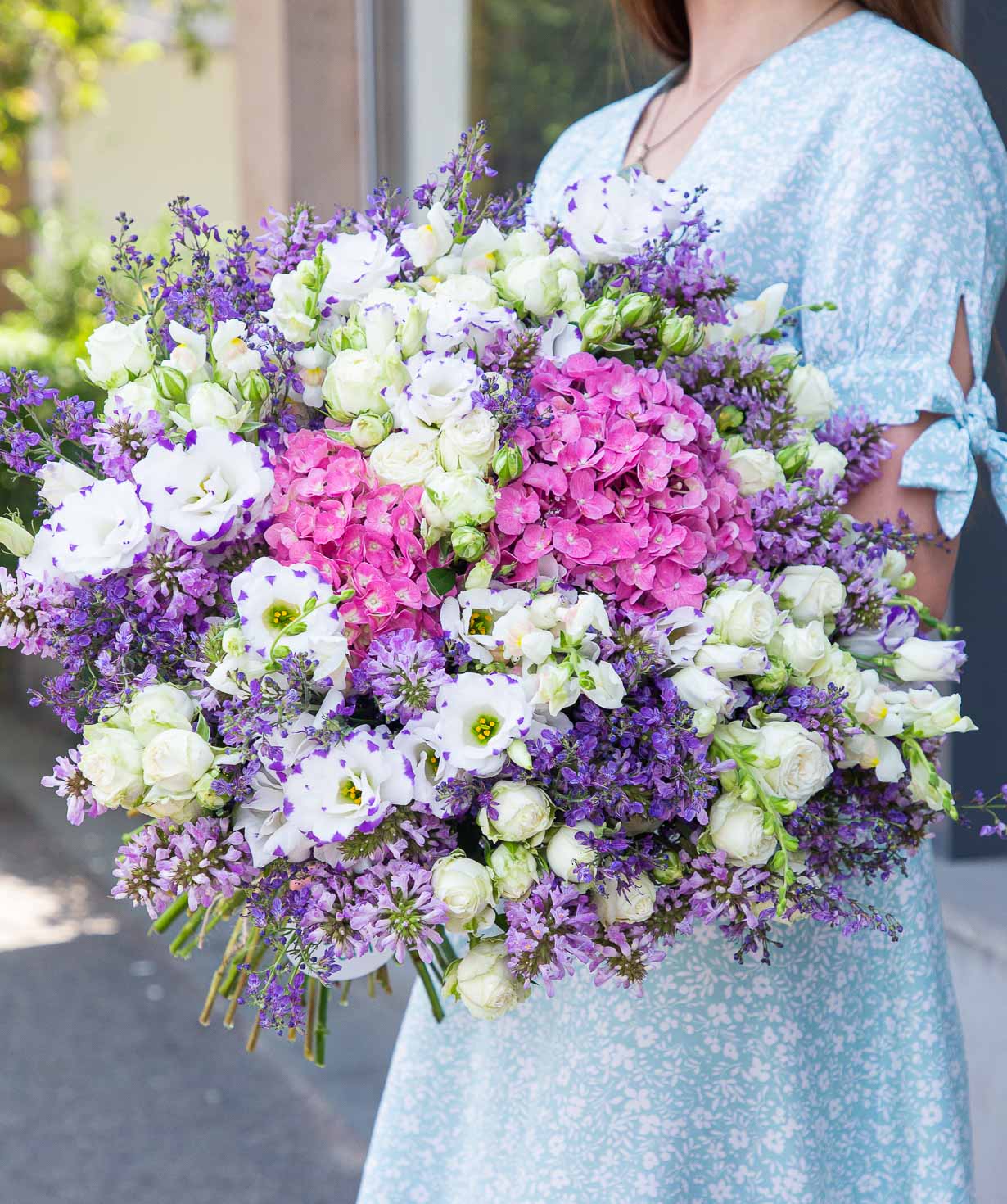 Bouquet ''Preili'' with spray roses and hortensia