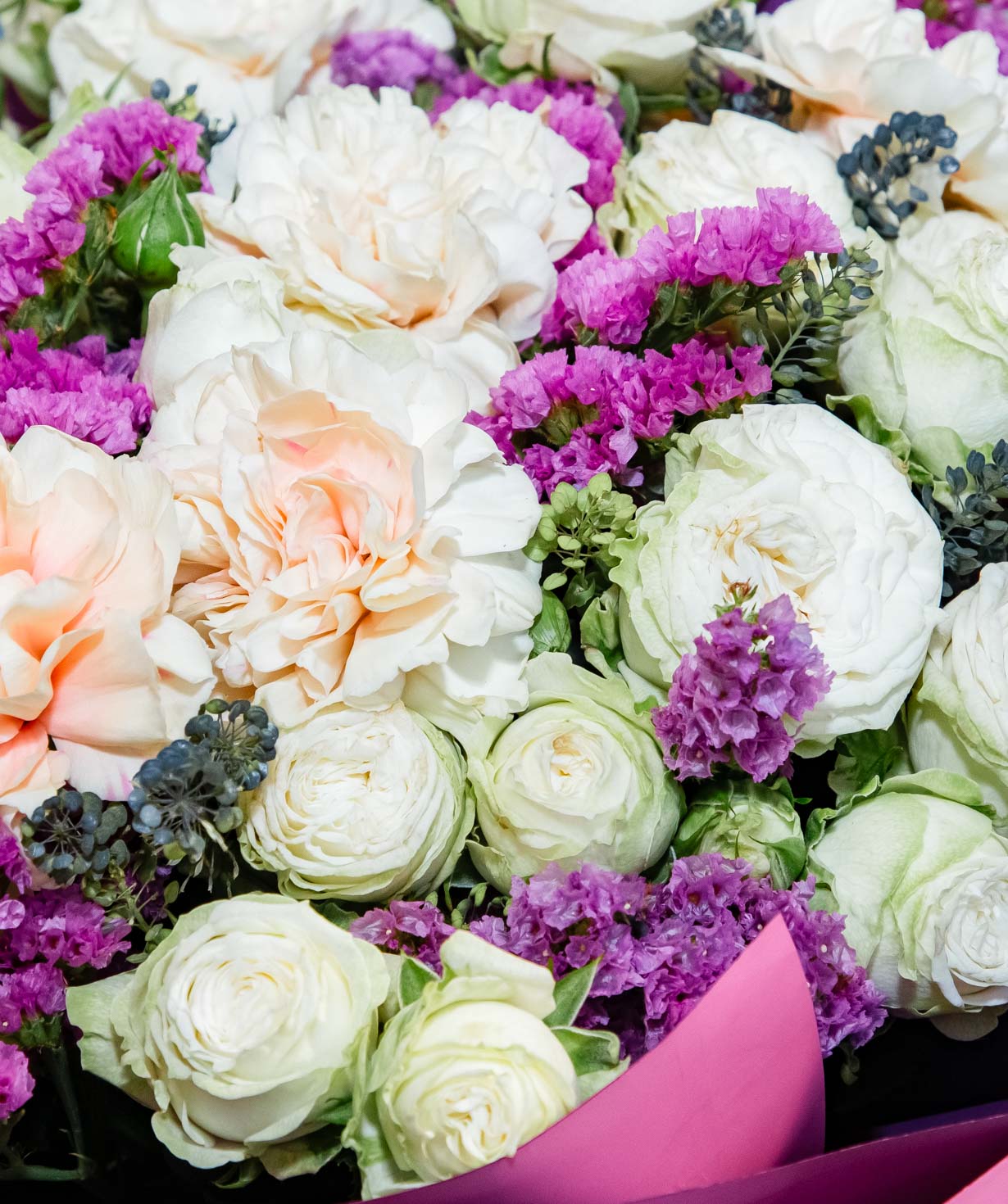 Bouquet «Allmendingen» with spray roses and dianthus