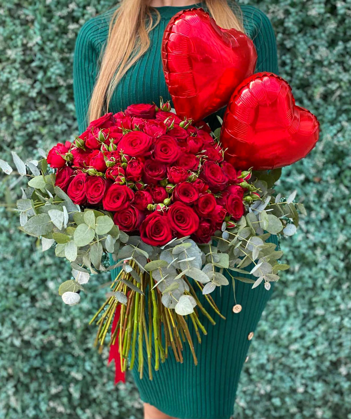 Bouquet `Telav` with roses and hearts