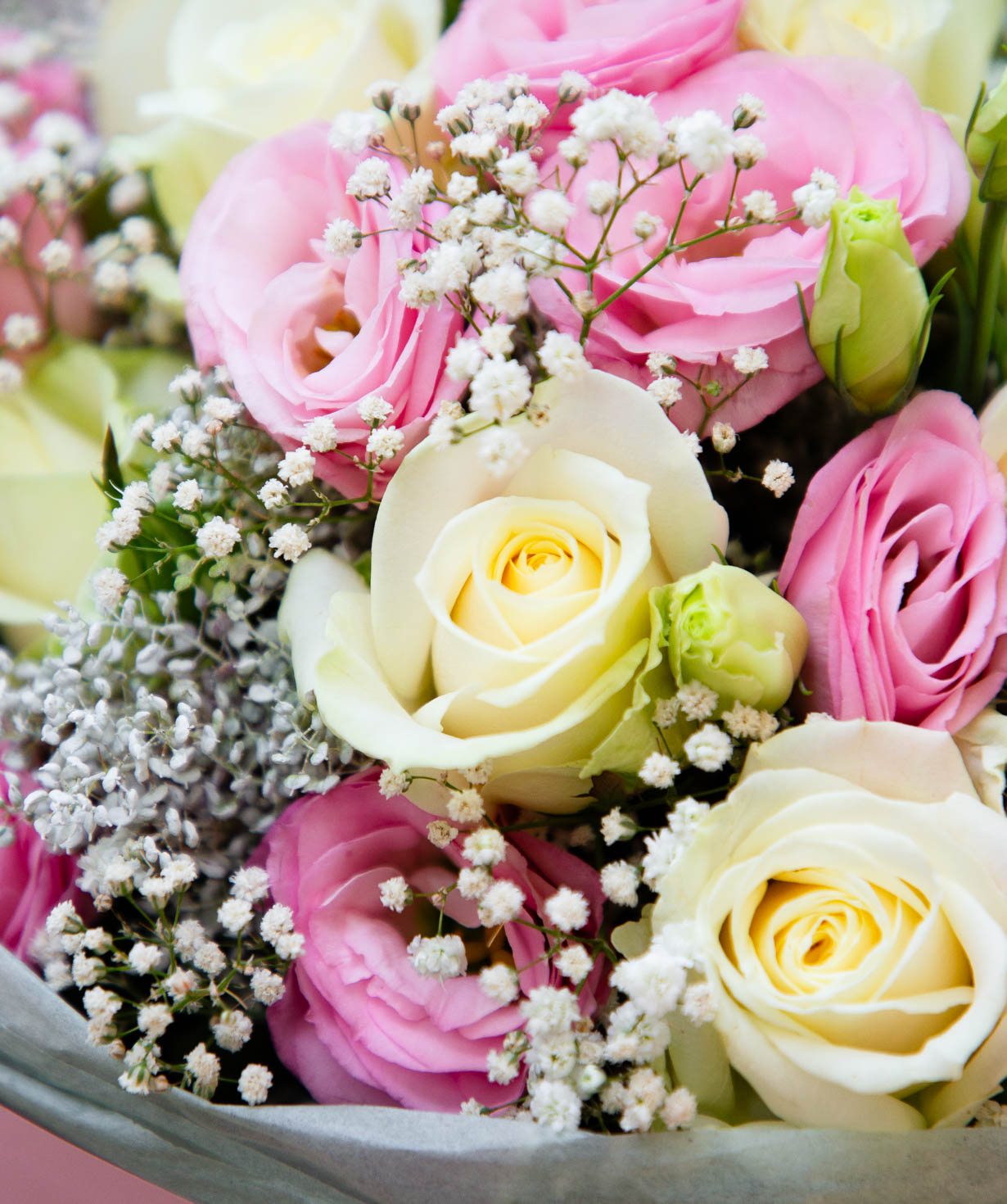 Bouquet «Kadoma» with roses and lisianthuses