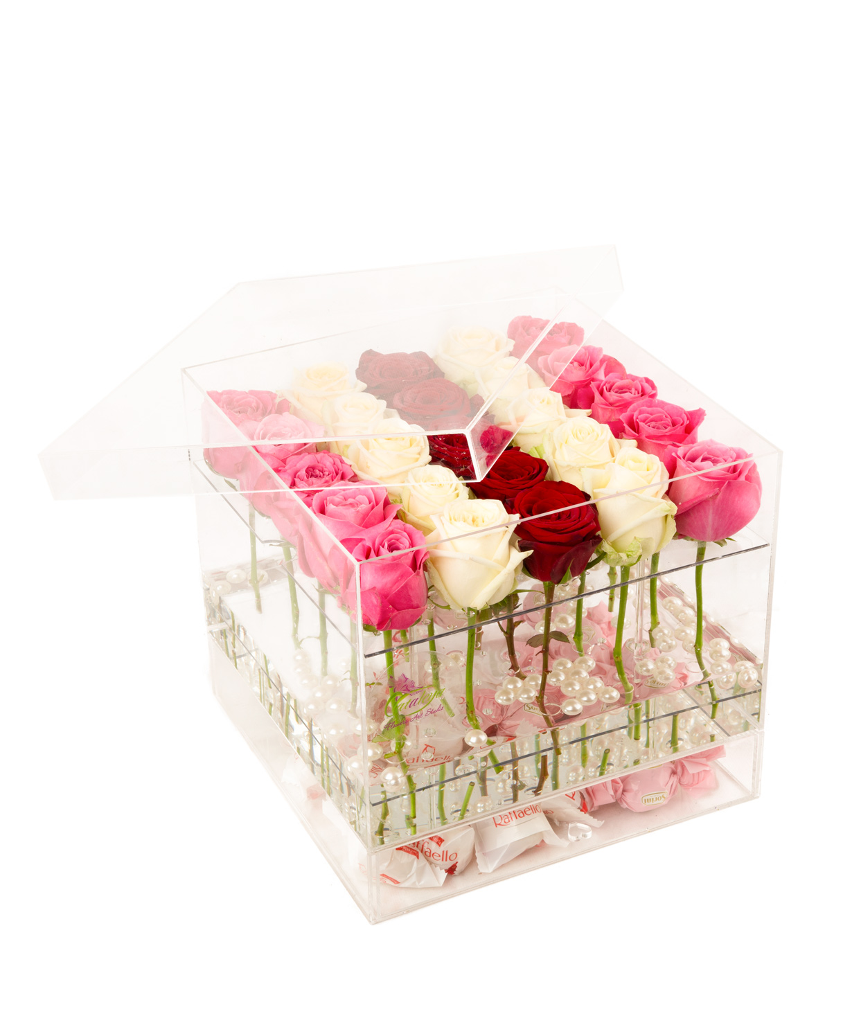 Arrangement `Pamplona` with roses and sweets