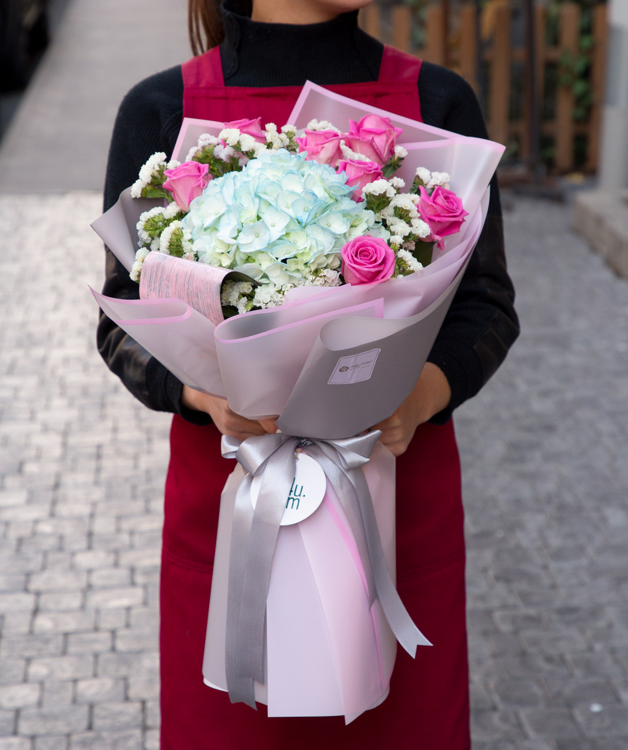 Bouquet `Burgdorf` of  roses and hydrangea