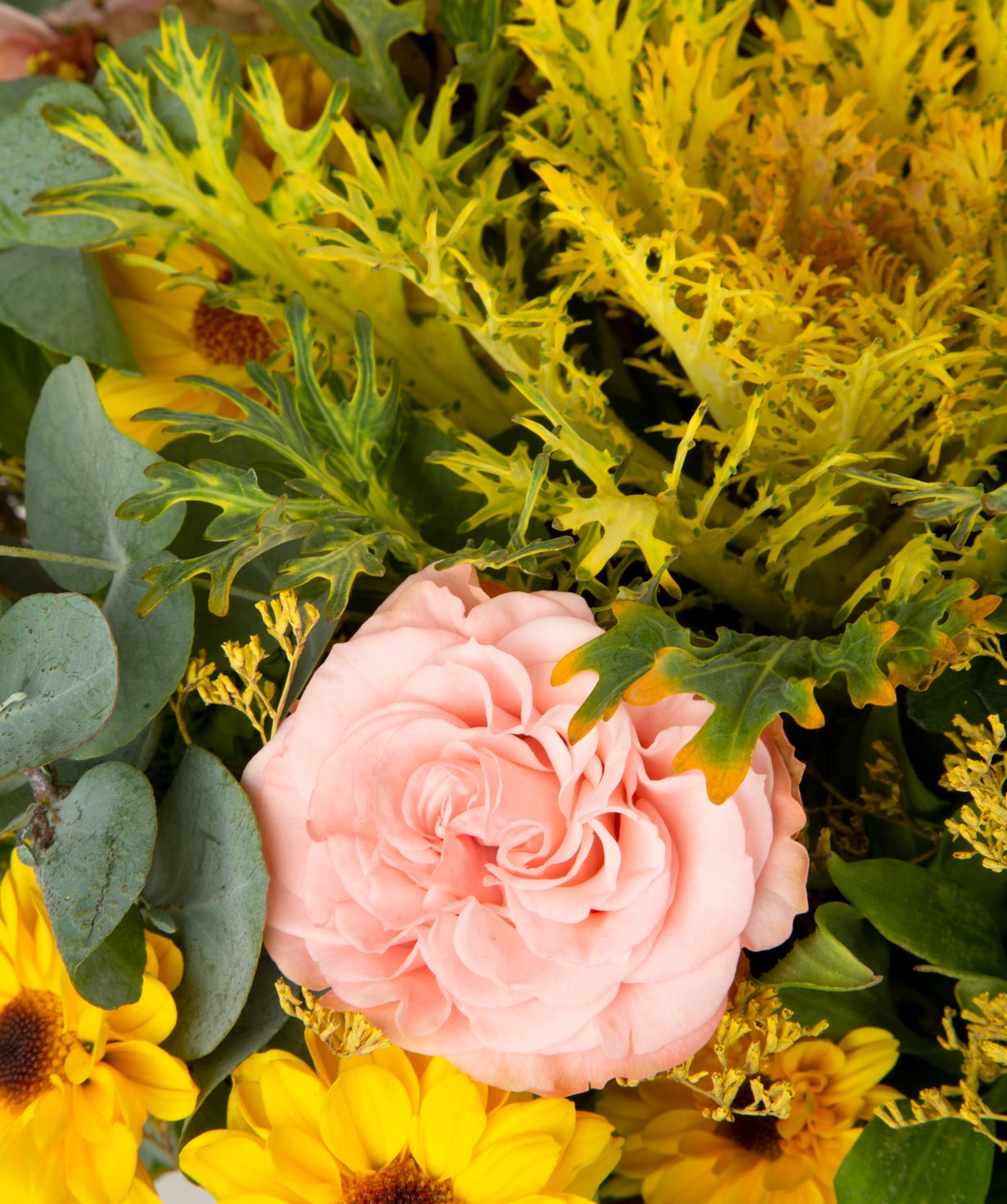 Ծաղկեփունջ «Կիգալի» վարդերով, հորտենզիայով և քրիզանթեմներով