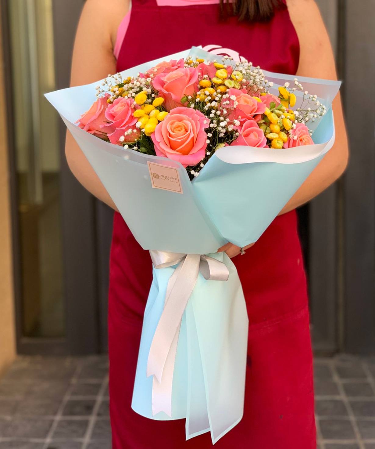 Bouquet `Gador` with roses with chrysanthemums