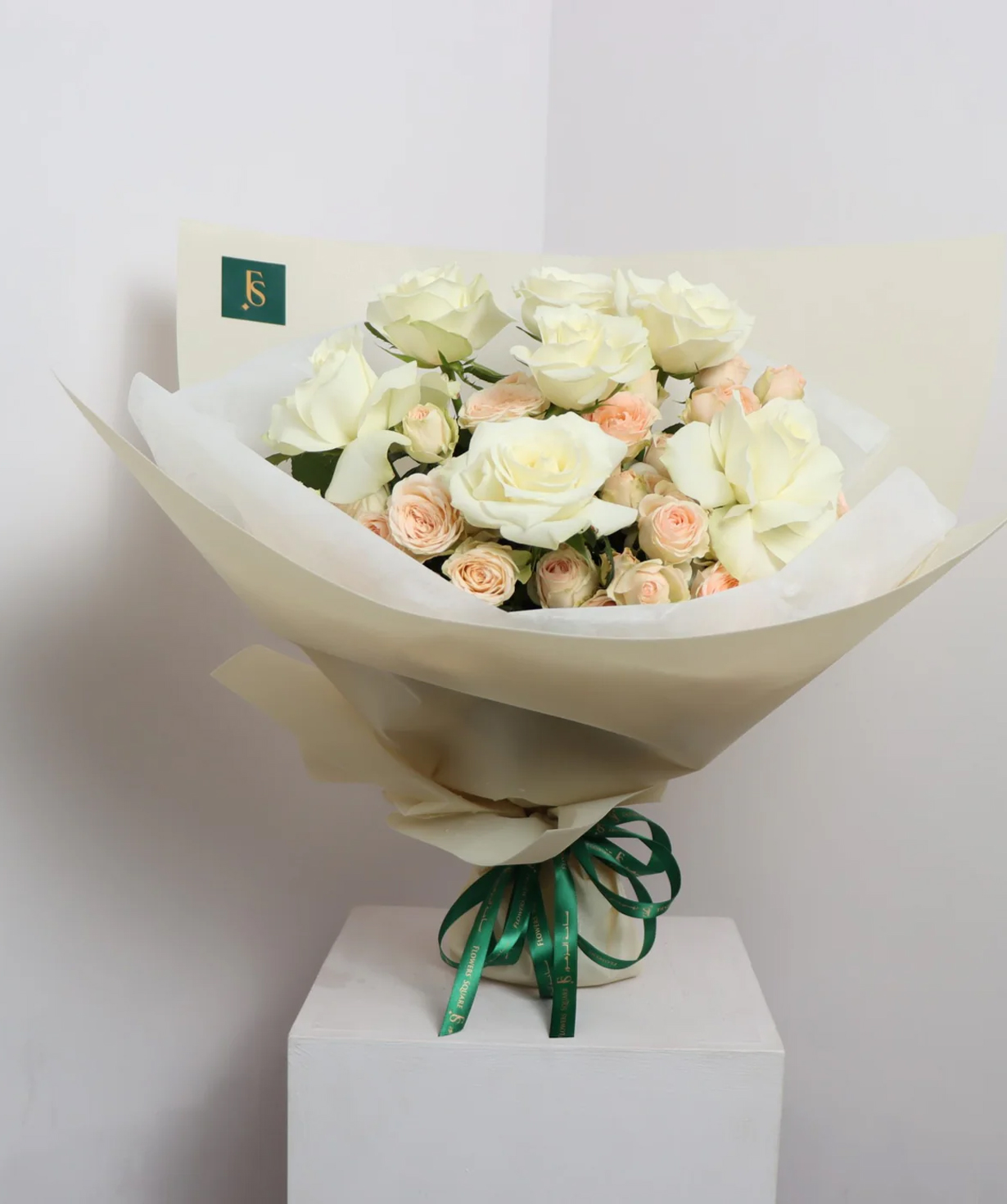 Dubai. bouquet №063 with roses and spray roses